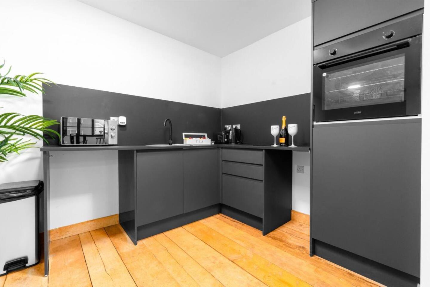 Appartamento Loft Style - Near Centre - Smart Tv- Wifi - Parking - Rated - 3nt *