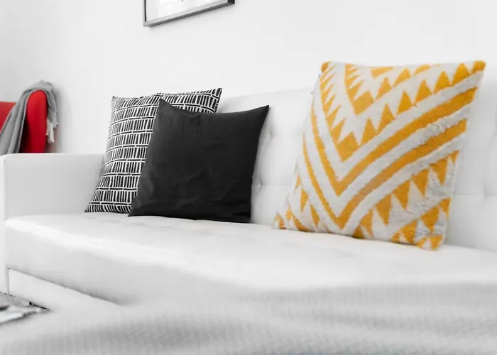 Loft Style Apartment - Near City Centre - Smart Tv- Wifi - Parking - Top Rated - 3Nt